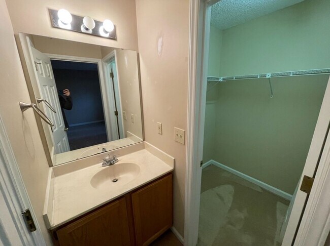 Building Photo - Charming 3 Bedroom House in Chapel Hill!