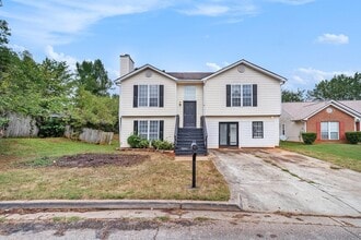 Building Photo - 3 bdrm, 2 bath in Stone Mountain