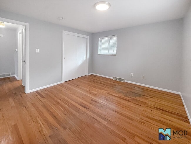 Building Photo - $0 DEPOSIT OPTION. CHARMING BRICK RANCH WI...