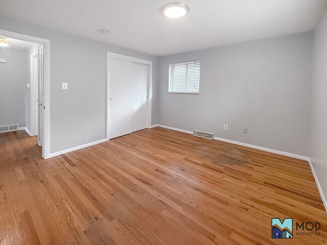 Building Photo - $0 DEPOSIT OPTION. CHARMING BRICK RANCH WITH FINISHED BASEMENT ON LARGE CORNER LOT NEAR DOWNTOWN ...