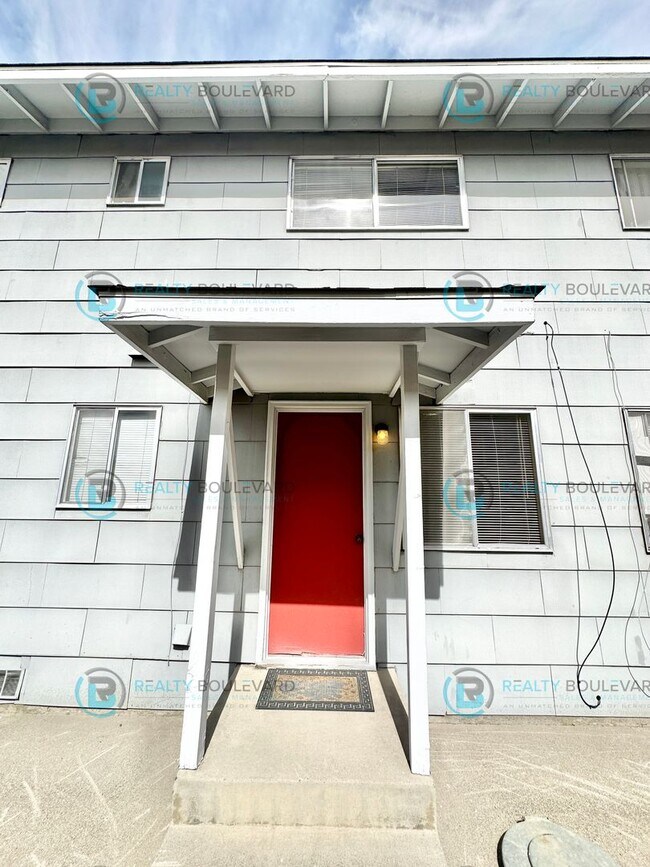 Building Photo - 1 Bedroom 1 Bath + Office next to Idlewild Park & the Truckee River