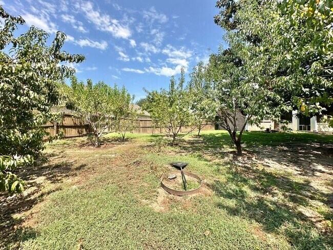 Building Photo - Coming Soon! Show Stopping Home in Flint!