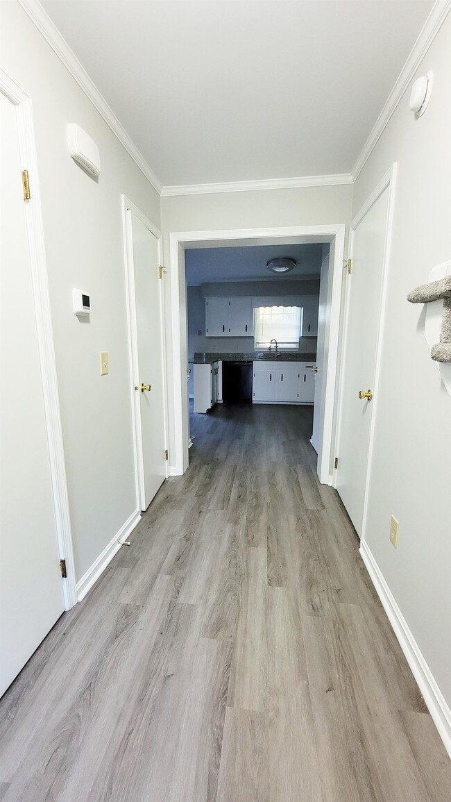 Building Photo - 830 Larch Way