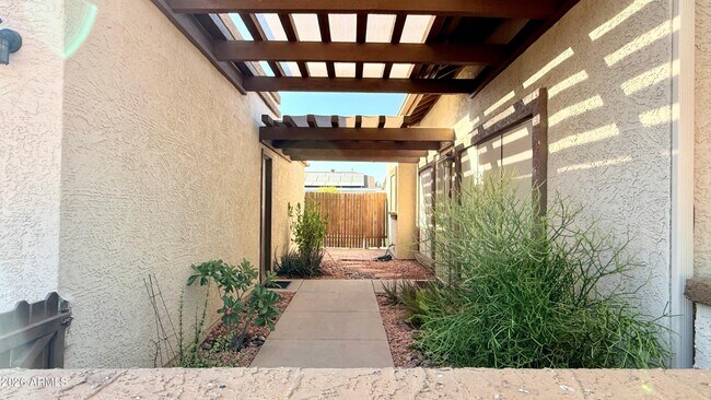 Building Photo - 4148 W Villa Maria Dr