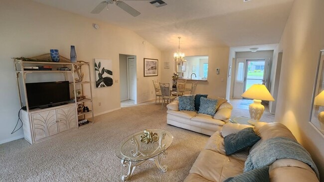 Building Photo - M916 Eastmont (VNSW-18/10)