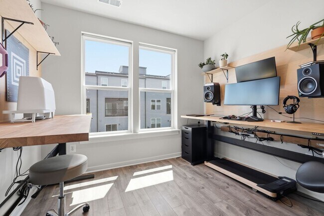 Building Photo - Experience upscale living in one of Ashburn’s most desirable communities.