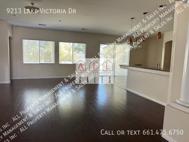 Building Photo - 9213 Lake Victoria Dr