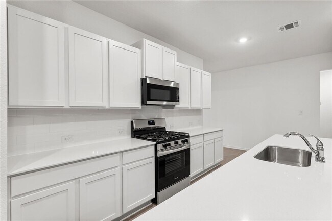 Building Photo - 161 Keefer