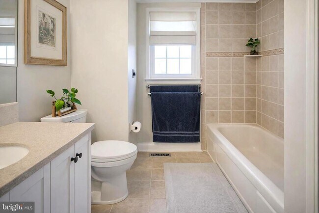 Building Photo - 708 Kings Croft Dr