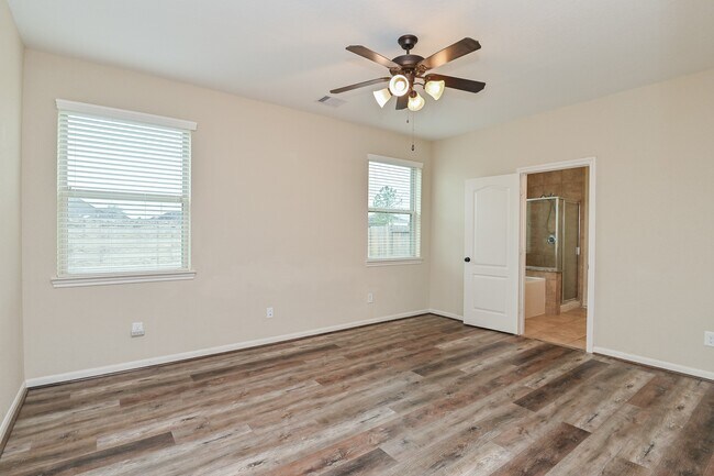 Building Photo - 6026 Baileys Run Ln