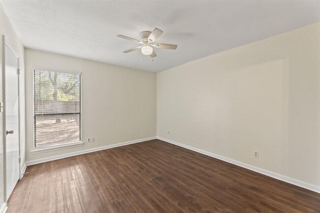 Building Photo - 2518 Howellwood Way