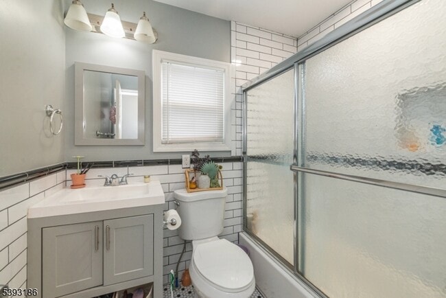 Building Photo - 19 St Lukes Pl