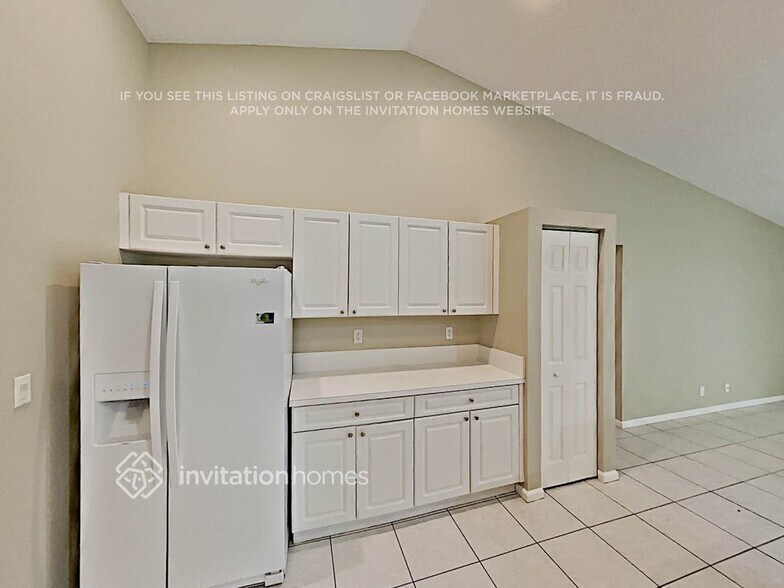 Building Photo - 13750 Lilac Pl