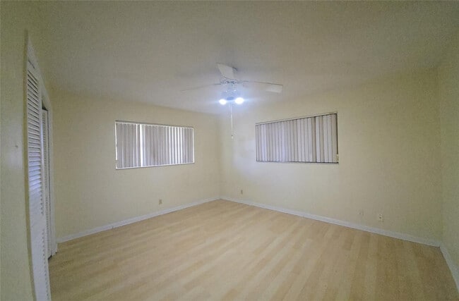 Building Photo - 7450 SW 15th St