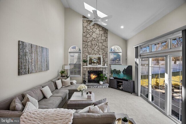 Building Photo - 7 Madison Ct