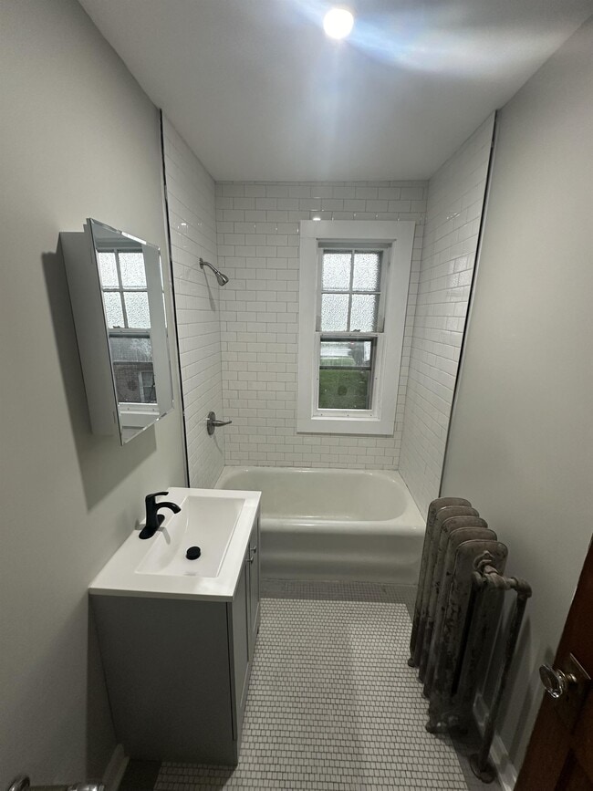 Building Photo - 225 W Main St