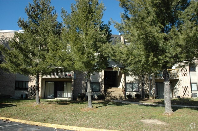 Building Photo - Burgundy Park