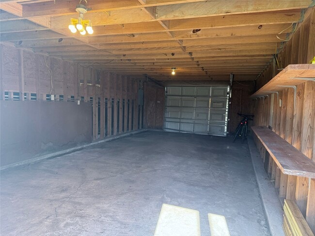 Building Photo - 14005 Alles House Rd
