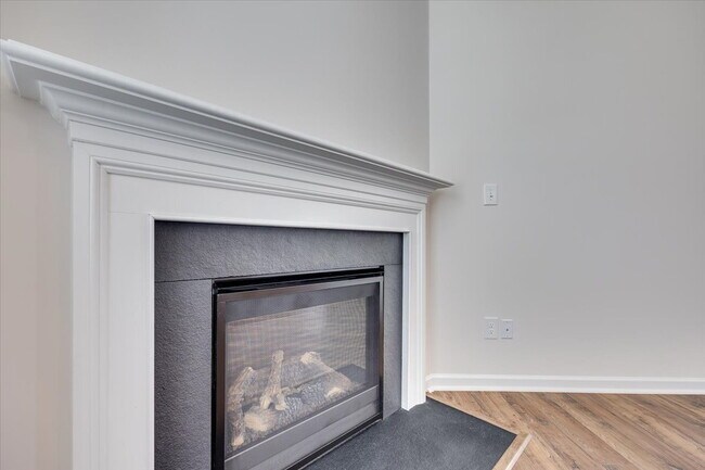 Building Photo - 587 King Clover Ln