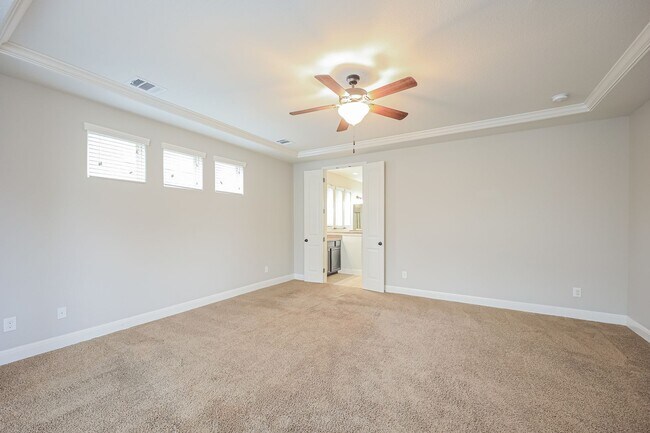 Building Photo - 5 Bedrooms and 3+ Living Spaces!