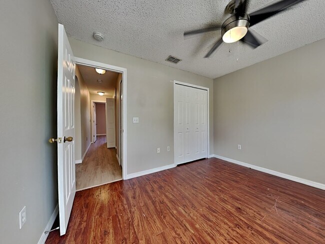 Building Photo - 6908 Waterbrook Ct