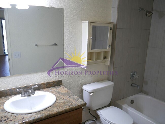Building Photo - 1 Bed 1 Bath 682 sq ft. Condo in Foothill Farms