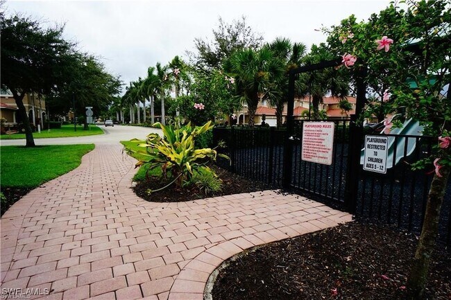 Building Photo - 9774 Roundstone Cir