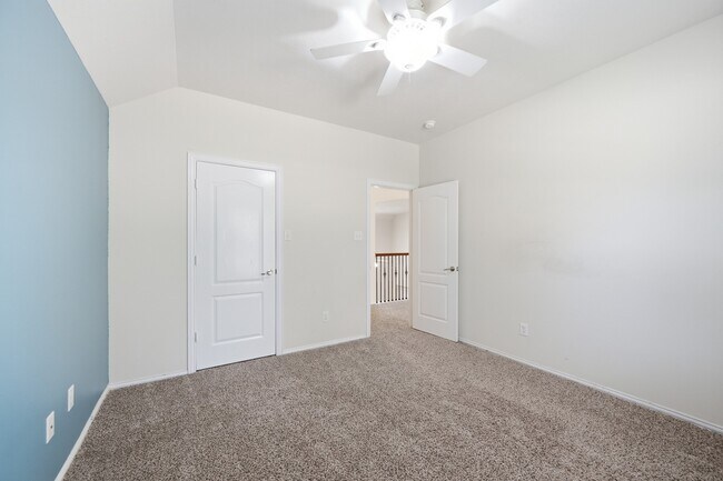 Building Photo - 2117 Rushing Spring Dr