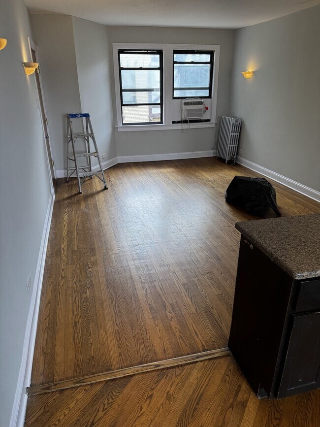 Building Photo - 5655 N Spaulding Ave