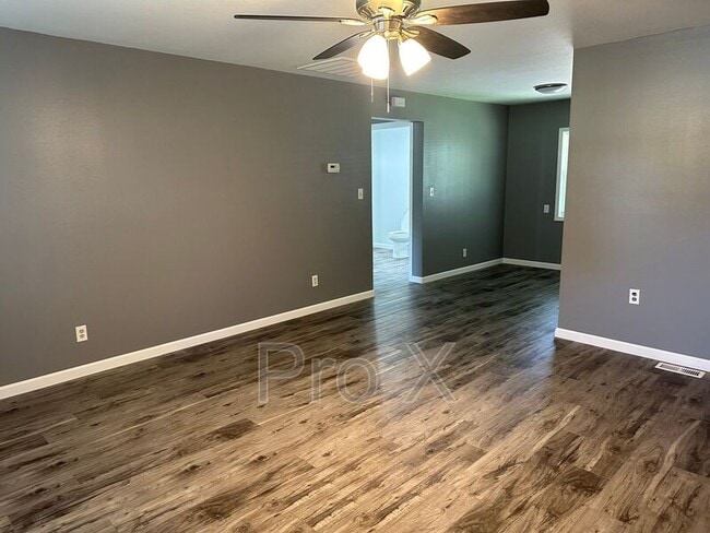 Building Photo - 825 S Cherokee St