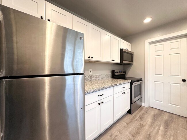 Building Photo - Single Family Home in SE Portland - Large ...