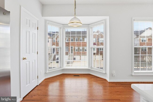 Building Photo - 6137 Manchester Park Cir