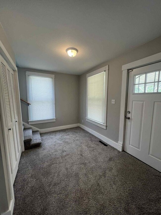 Building Photo - Charming 3-Bedroom, 2-Bathroom Two-Story H...