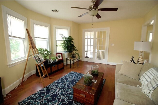 Building Photo - Lysle