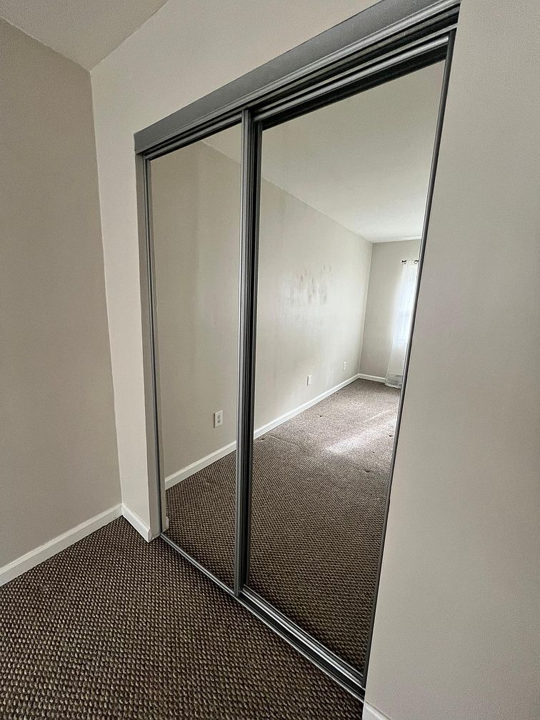 Building Photo - 321 -323 Shore Dr