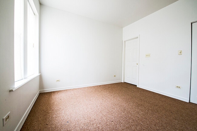 Building Photo - 1249 S California Ave