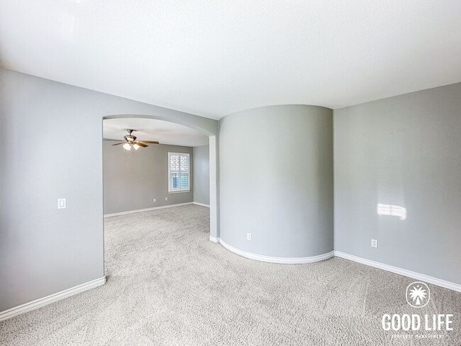 Building Photo - 823 Scenic Terrace Pl