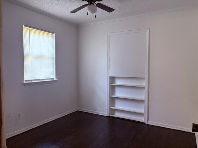 Building Photo - 6413 S Lindsay Ave