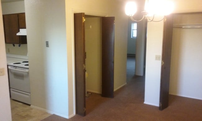 Building Photo - 44 6th St W