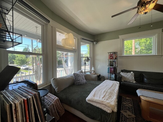 Building Photo - Warm and Welcoming Portland Home with Classic Charm, Modern Kitchen & Outdoor Deck