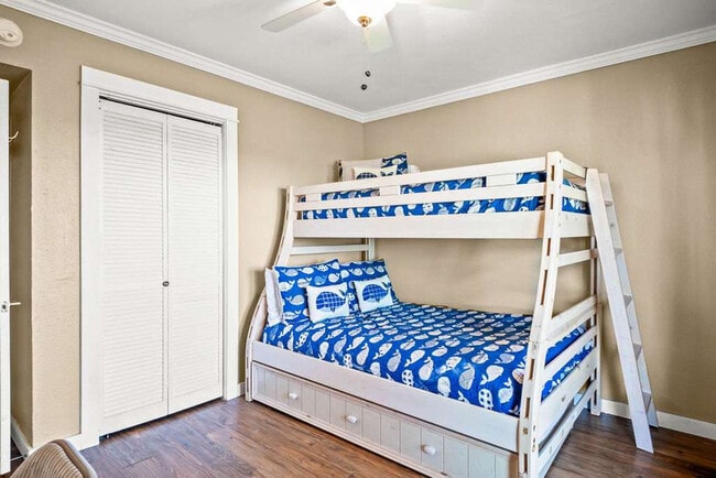 Building Photo - 165 Beach View