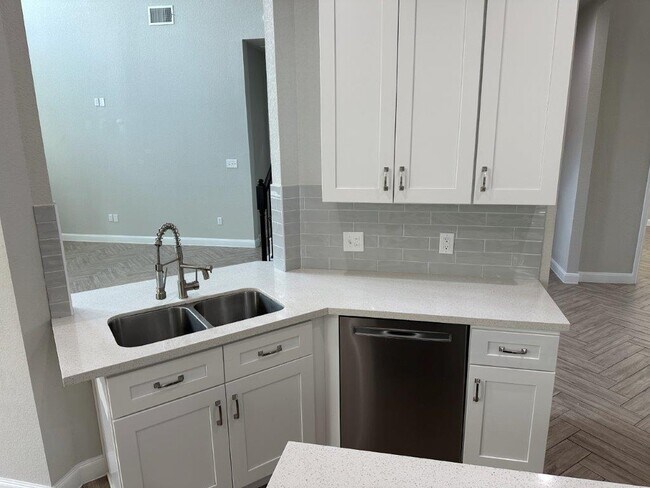 Building Photo - 16419 Lakewood Field Dr