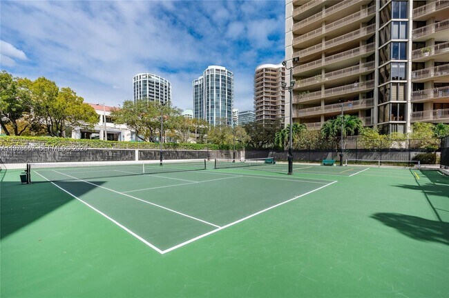 Building Photo - 2901 S Bayshore Dr