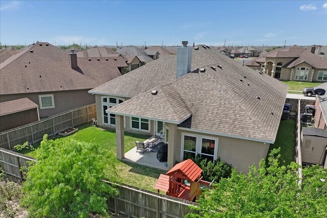 Building Photo - 7522 S Lake Dr