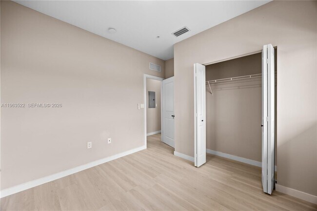 Building Photo - 630 NE 166th St