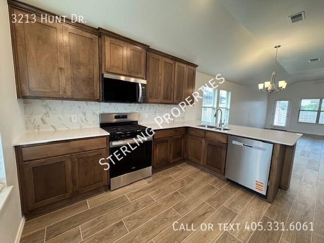 Building Photo - 3213 Hunt Dr