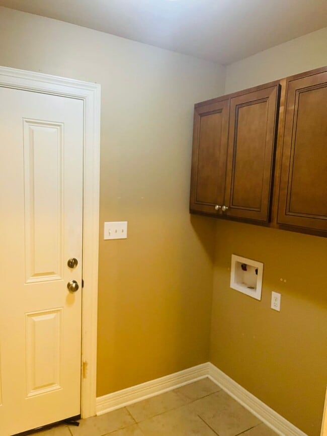 Building Photo - 359 Avondale Ln