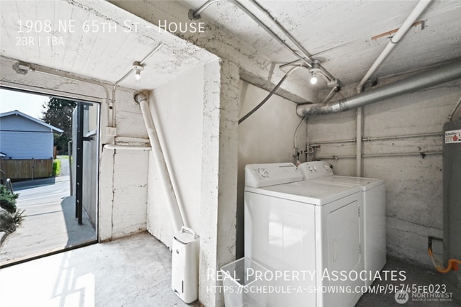 Building Photo - 1908 NE 65th St