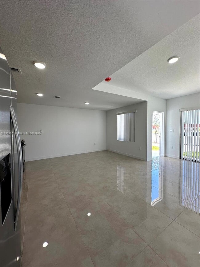 Building Photo - 14577 SW 261 St Ter