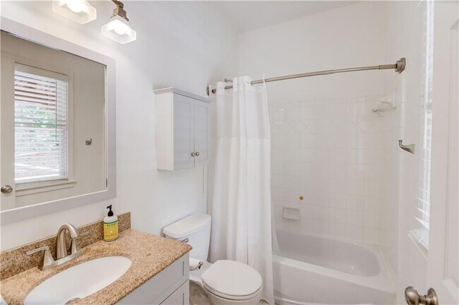 Building Photo - 2870 Roanoke Rd